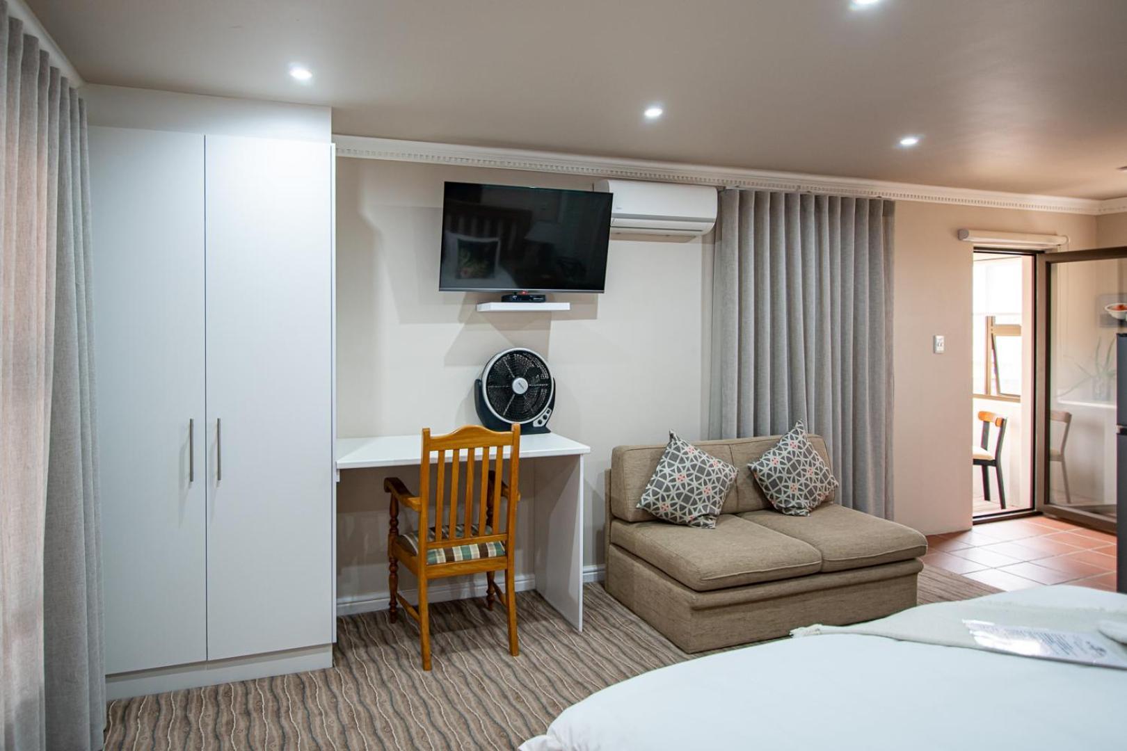 Guesthouse De Tijger Lodge Parow Esterno foto