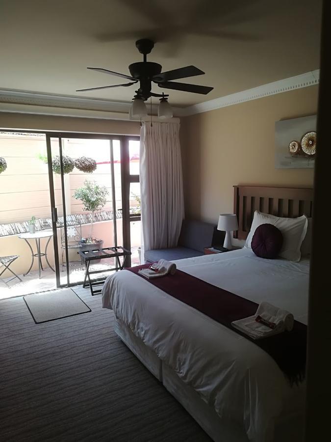 Guesthouse De Tijger Lodge Parow Esterno foto